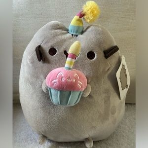 Pusheen with Birthday Cupcake